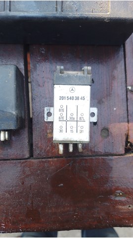 Реле високого струму 2015403845 MERCEDES