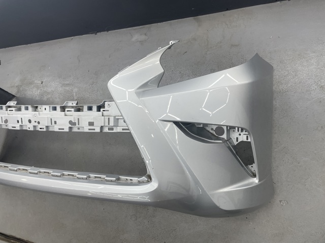Бампер на авто 5211960881 TOYOTA