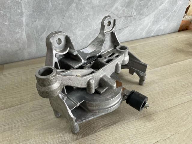 Подушка двигуна передня 112206RC1A NISSAN