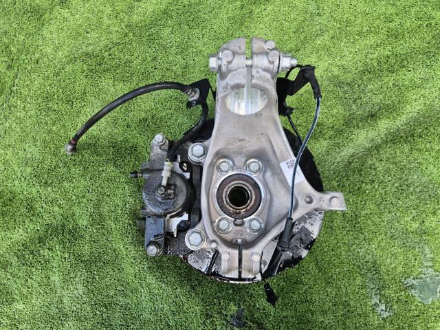 Кулак поворотний передній правий 400146RR0A NISSAN