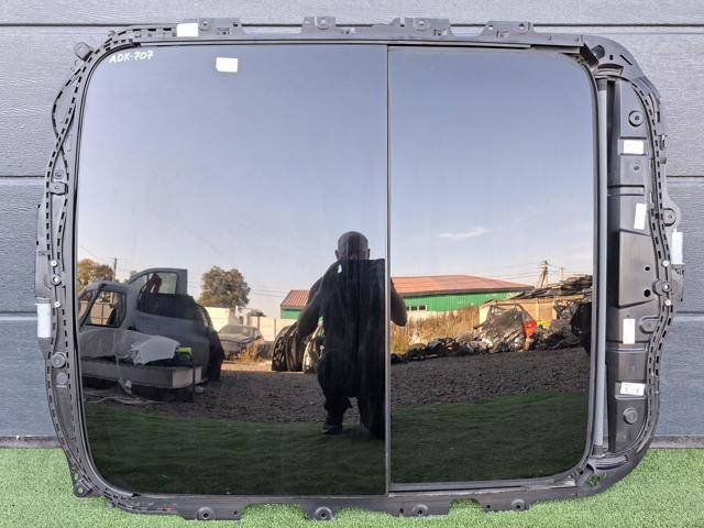 Кришка люка даху передня 4M8877055C VAG