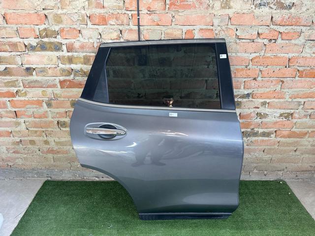 Двері пасажирські задні праві 821004BA0A NISSAN