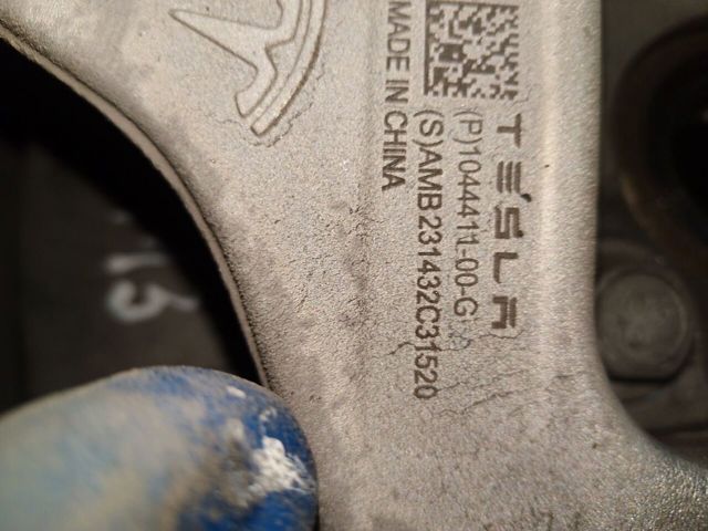 Цапфа поворотного кулака 104441100G TESLA