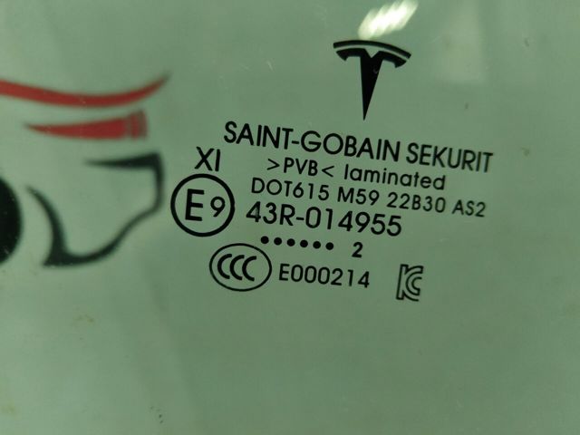 Скло передніх дверей, правих 107790199A TESLA