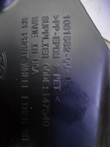 Підкрилок передній правий 108158200D TESLA