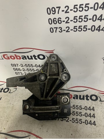 Подушка (опора) двигуна, передня 11210JD500 NISSAN