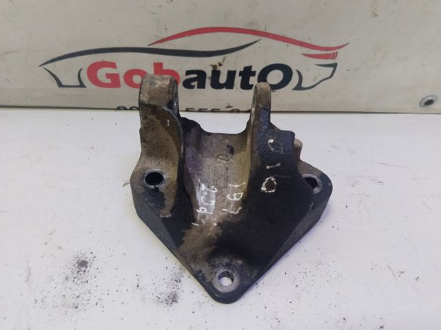 Кронштейн подушки (опори) двигуна, задньої 11332JD700 NISSAN