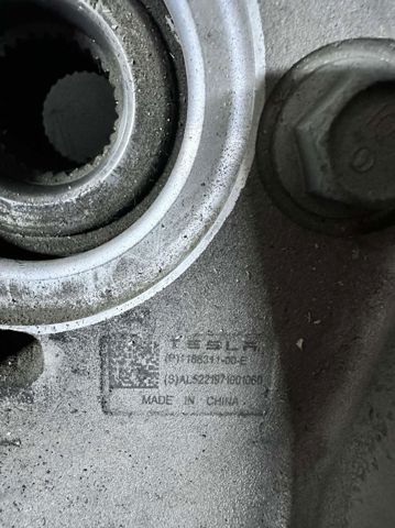 Цапфа поворотного кулака 118831100E TESLA
