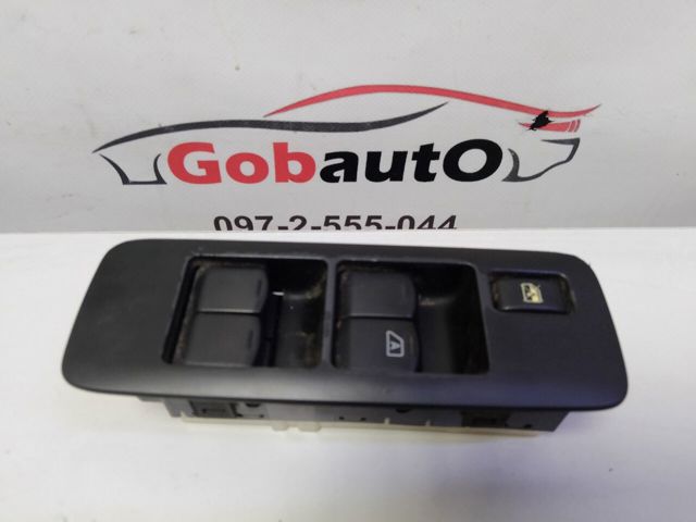 Кнопковий блок керування склопідіймачами передній правий 25401BB65A NISSAN