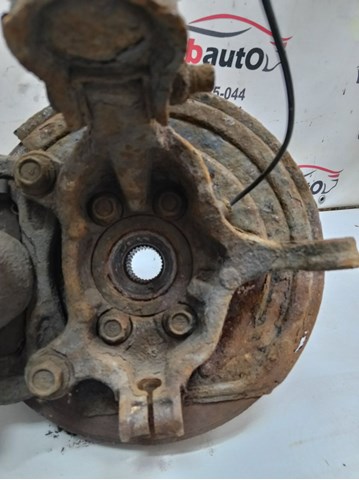 Цапфа поворотна права 400141KK0A NISSAN