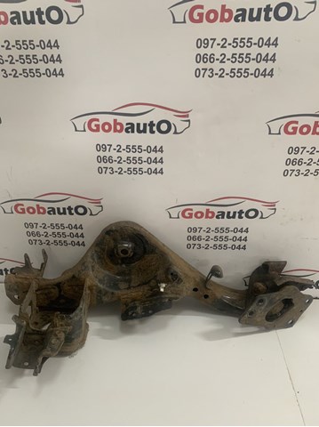 Важіль/тяга задньої підвіски подовжній нижній, правий 55501JD00A NISSAN