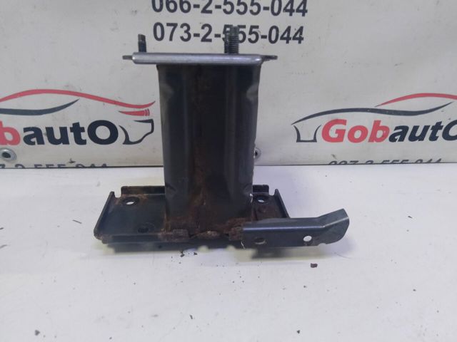 Кронштейн підсилювача переднього бампера 622104CL0A NISSAN
