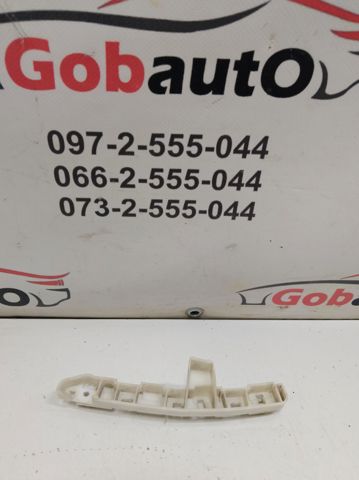 Кронштейн бампера переднього, правий 62222BR00A NISSAN