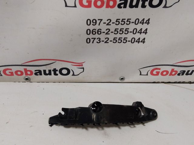 Праве кріплення переднього бампера 62222BV80A NISSAN