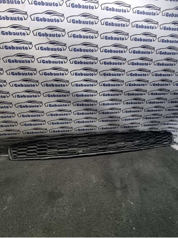Решітка переднього бампера 622563NF5A NISSAN