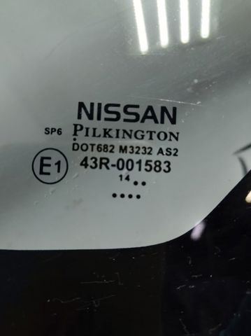 Скло вікна дверей водія нерухоме 768213NF0A NISSAN