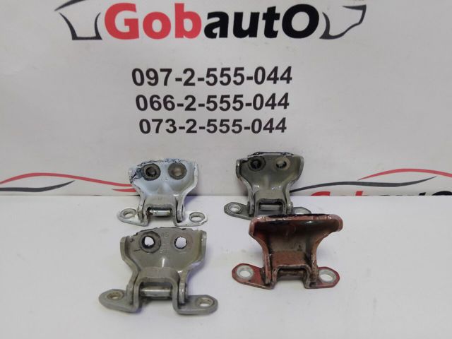Петля передніх дверей лівих 80421BU030 NISSAN