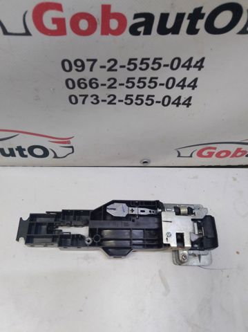 Тримач зовнішньої ручки дверей, передньої правої 806101HB1A NISSAN