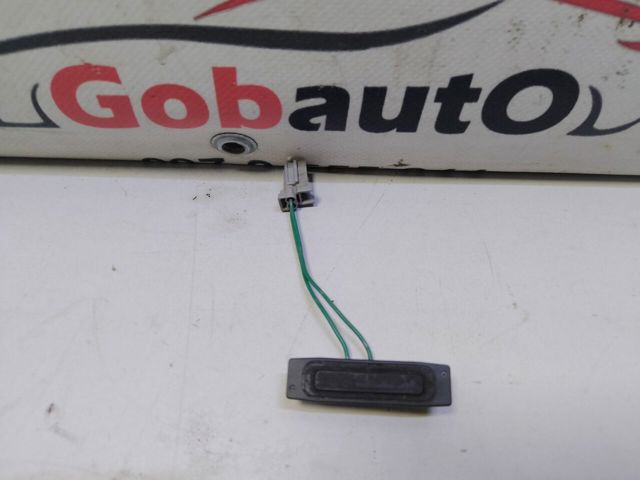 Кнопка приводу замка двері передньої правої 80648AX10B NISSAN