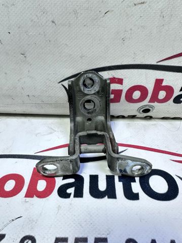 Петля передніх дверей права 824201KA0A NISSAN