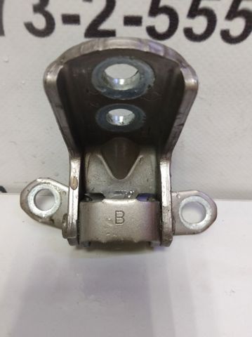 Петля передніх дверей права 824202F030 NISSAN