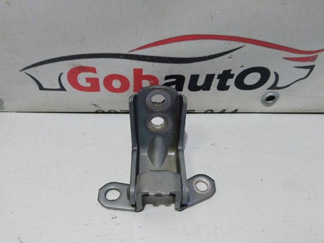 Петля водійських дверей 824203NA0A NISSAN
