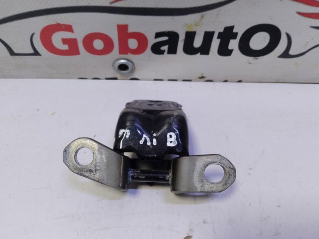 Петля водійських дверей 824214EA0A NISSAN