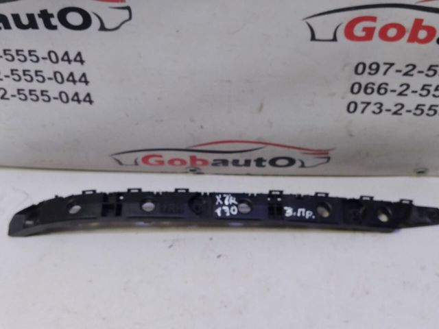 Кронштейн бампера заднього, правий 852204CE0A NISSAN