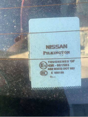 Скло третіх/п'ятих дверей 903001KA0A NISSAN