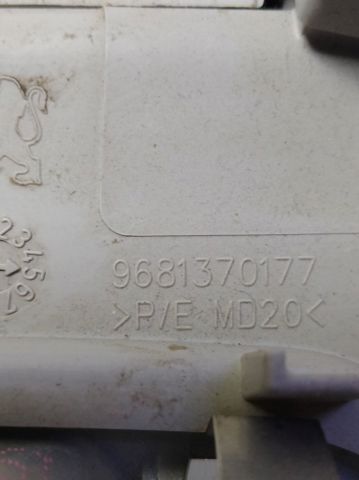 Плафон освітлення кабіни 9681370177 PEUGEOT