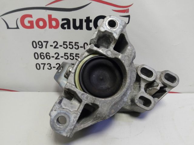Ліва подушка двигуна A2462400217 MERCEDES