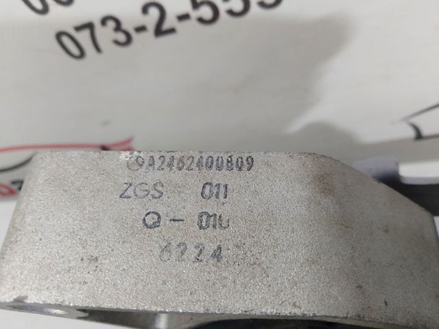 Подушка (опора) двигуна, права верхня A2462400809 MERCEDES