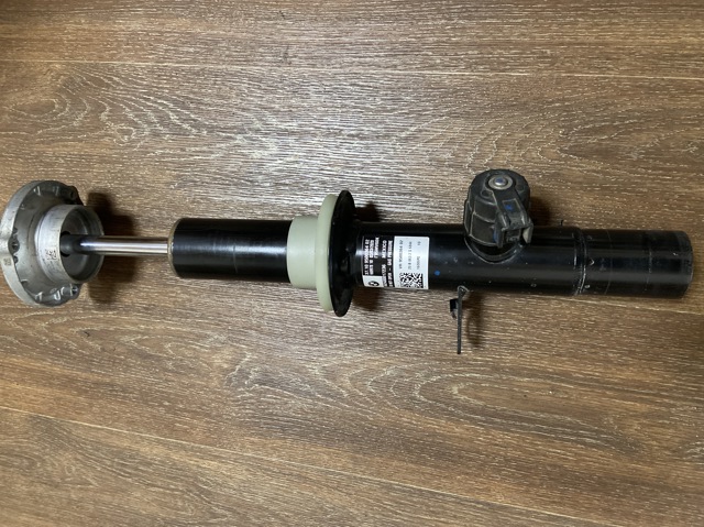 Стійка передня права 37109500364 BMW