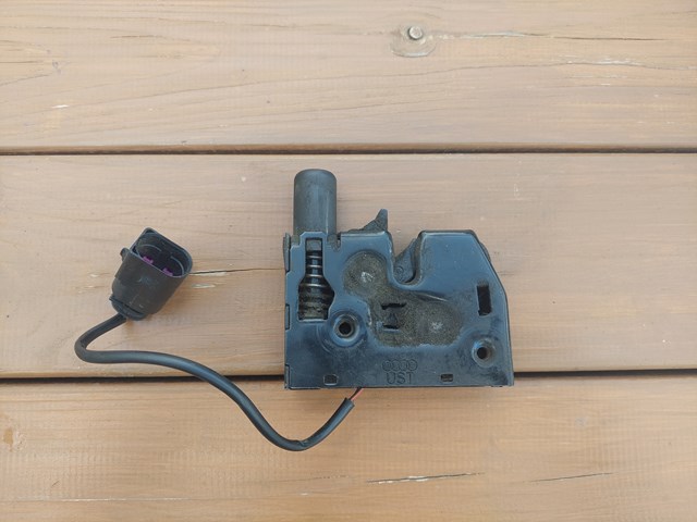 Запор капота (замок і привід замка капота) 4G0823509C VAG