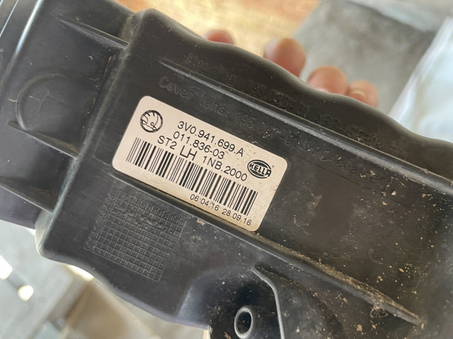 Туманка ліва 3V0941699A VAG