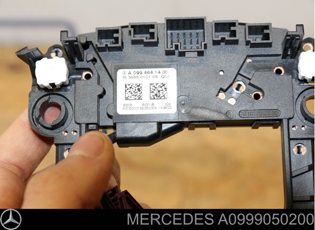 Блок кнопкових перемикачів рульового колеса A0999050200 MERCEDES