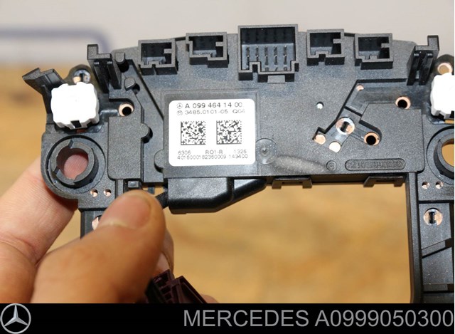 Блок кнопкових перемикачів кермового колеса A0999050300 MERCEDES