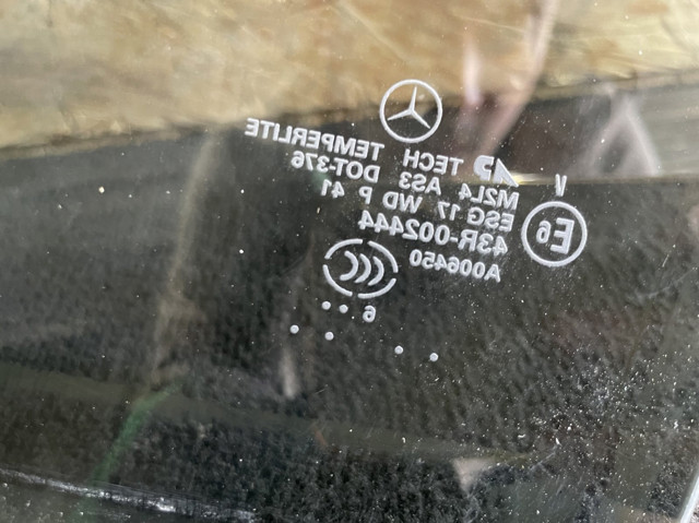 Скло заднє праве A1647351210 MERCEDES