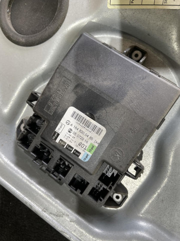 Блок комфорту передніх дверей A1648200485 MERCEDES