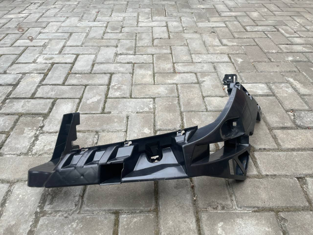 Рамка радіатора ліва A1666200091 MERCEDES