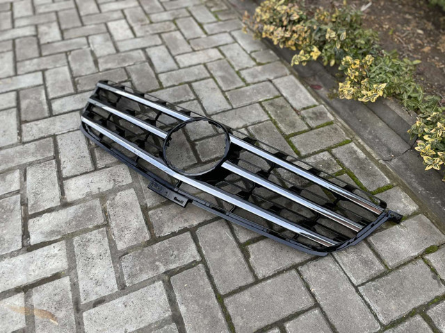Облицювання радіатора A1668800985 MERCEDES