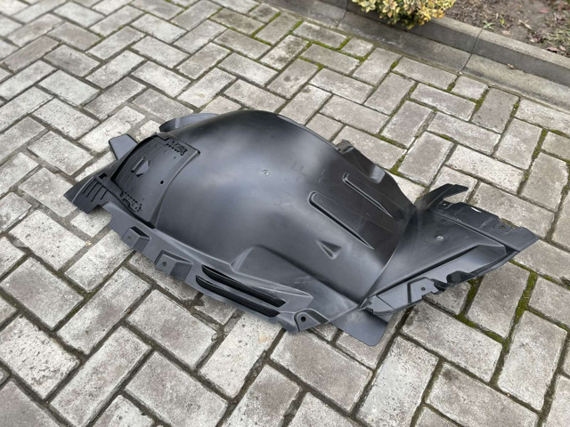 Підкрилок переднього крила, правий передній A1668802905 MERCEDES