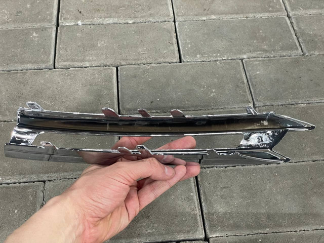 Накладка бампера переднього, ліва A1668851374 MERCEDES