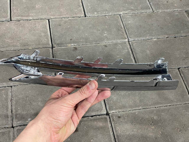 Переднє праве ікло бампера A1668851474 MERCEDES