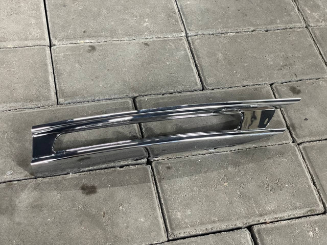 Переднє праве ікло бампера A1668851474 MERCEDES