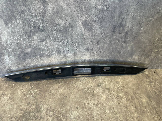 Накладка на кришку багажника A2047402193 MERCEDES