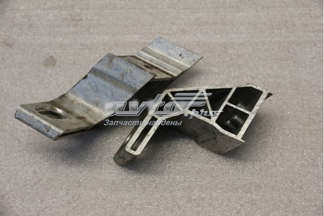 Кронштейн радіатора нижній A2055014120 MERCEDES