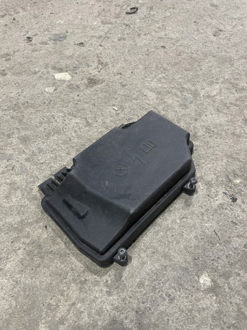 Кришка блоку запобіжників A2055402428 MERCEDES
