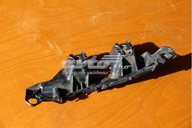 Кронштейн бампера заднього, правий A2058850465 MERCEDES