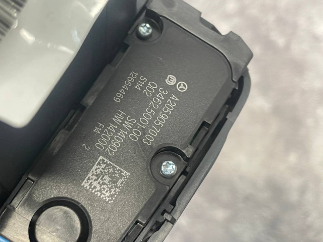 Блок кнопок центральної консолі A2059057003 MERCEDES